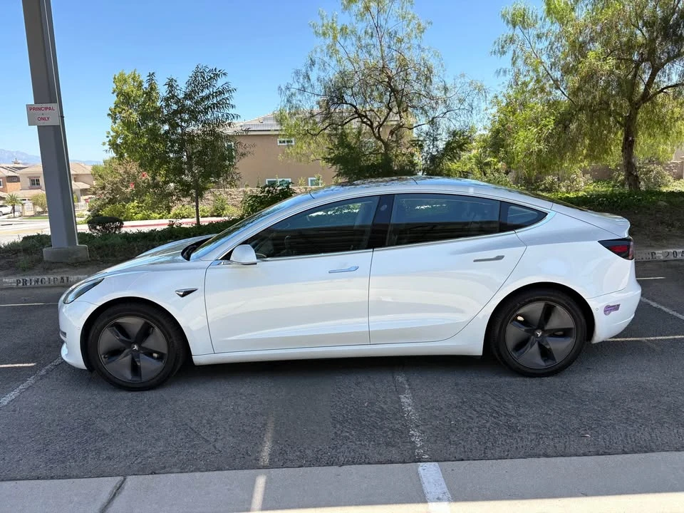2018 Tesla Model 3 - Image 2 of 16