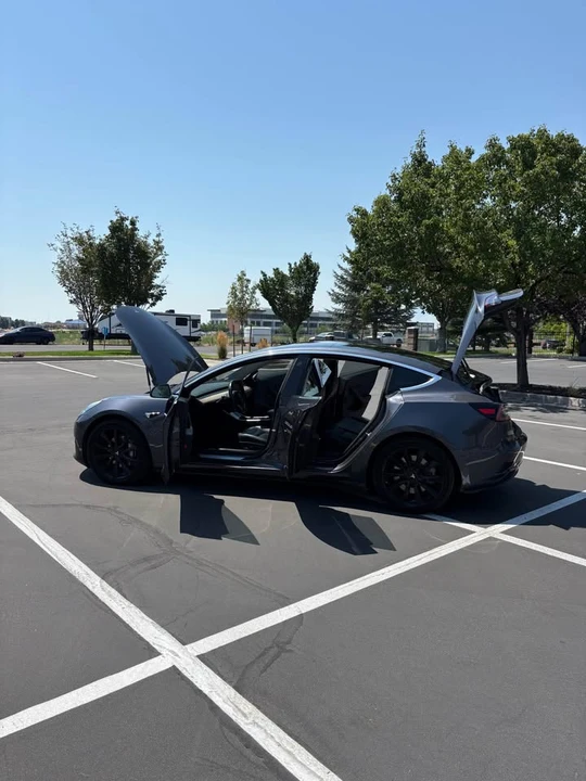 2018 Tesla Model 3 - Image 3 of 20