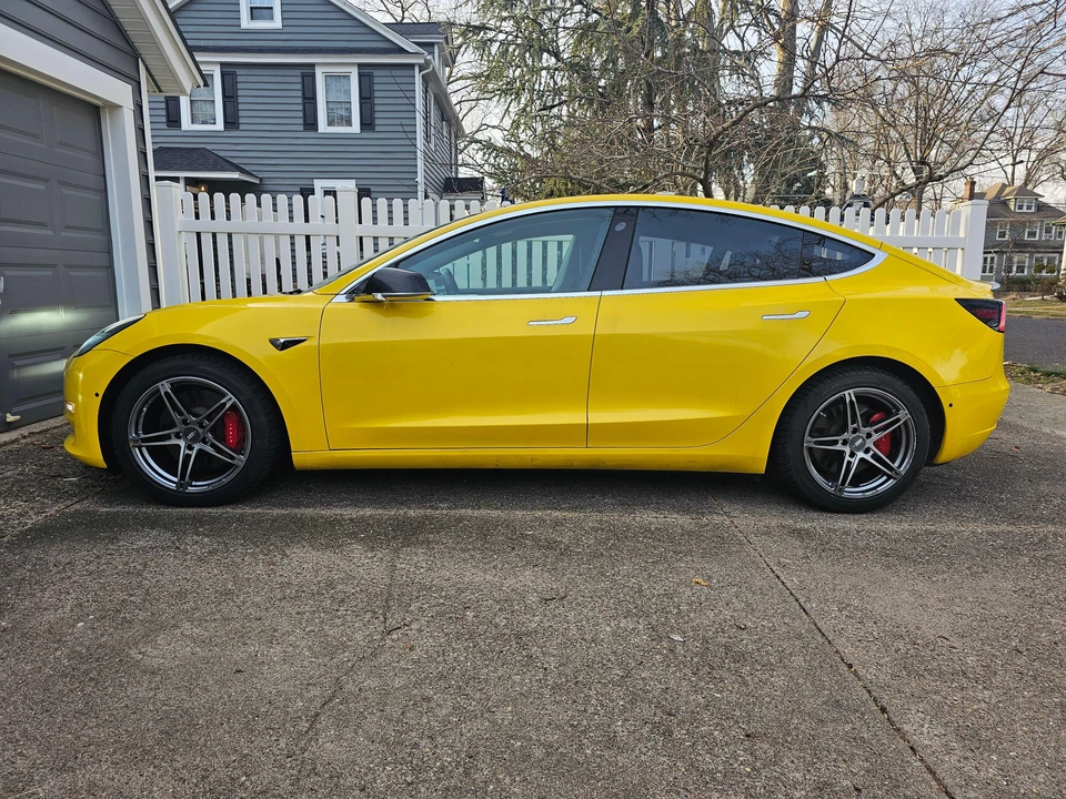 2018 Tesla Model 3 Performance - Image 14 of 31
