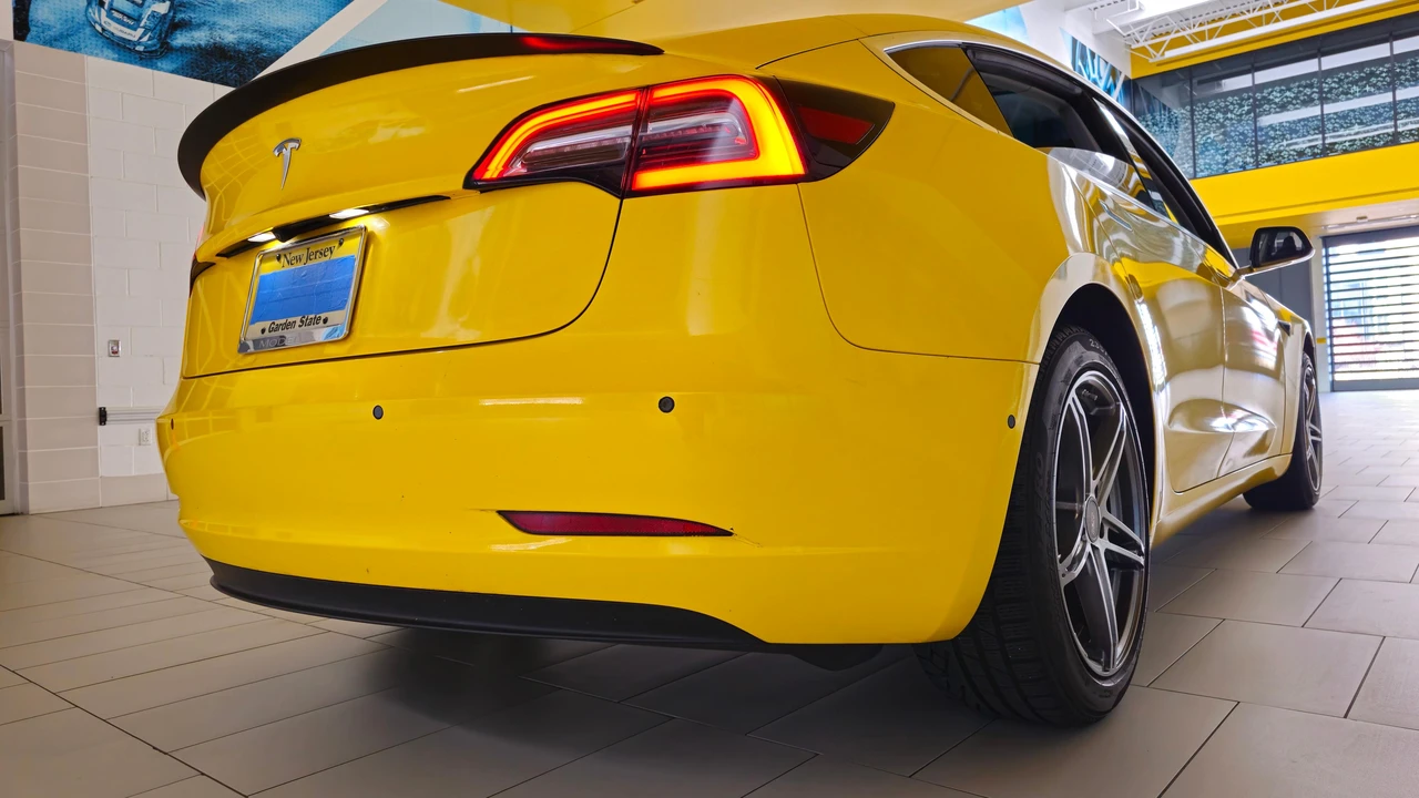2018 Tesla Model 3 Performance - Image 26 of 31