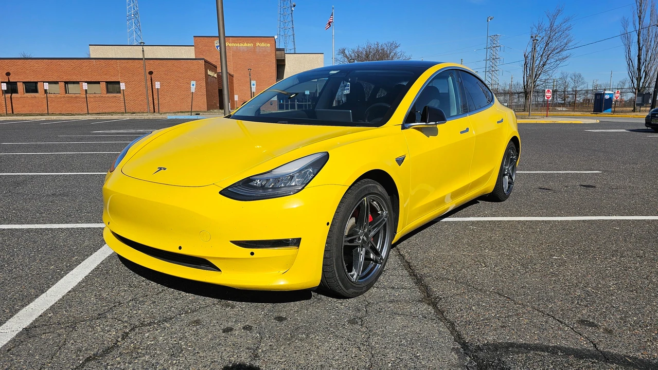 2018 Tesla Model 3 Performance - Image 9 of 31