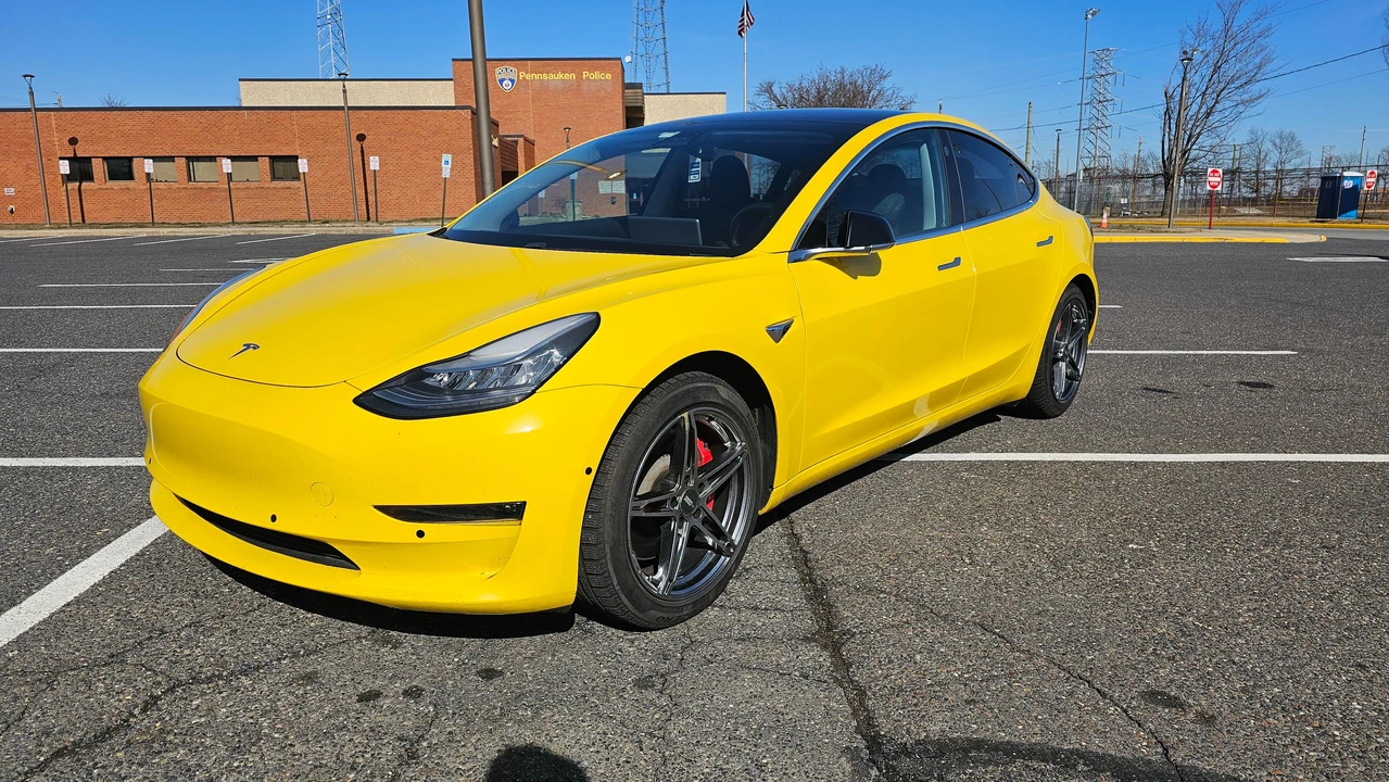 2018 Tesla Model 3 Performance - Image 10 of 31