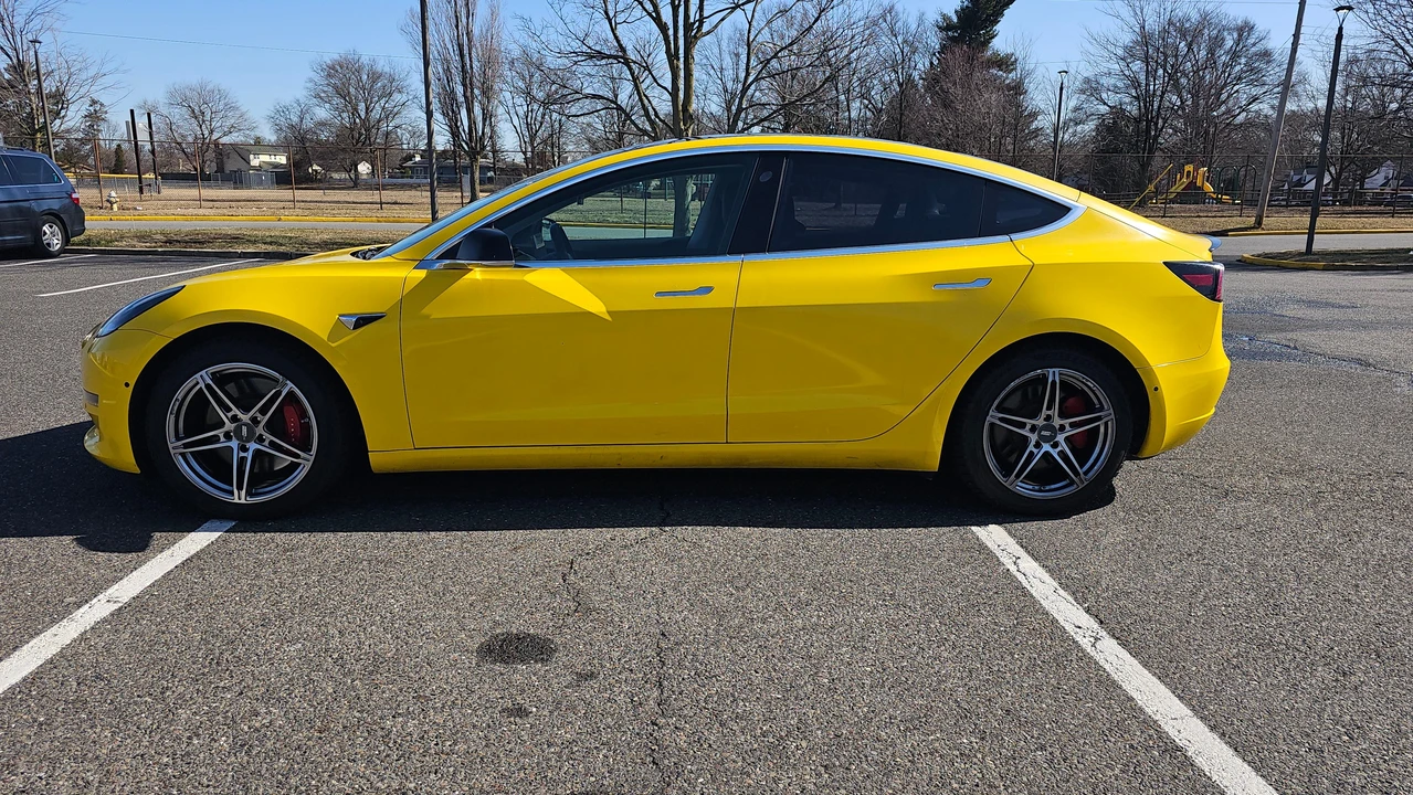 2018 Tesla Model 3 Performance - Image 15 of 31