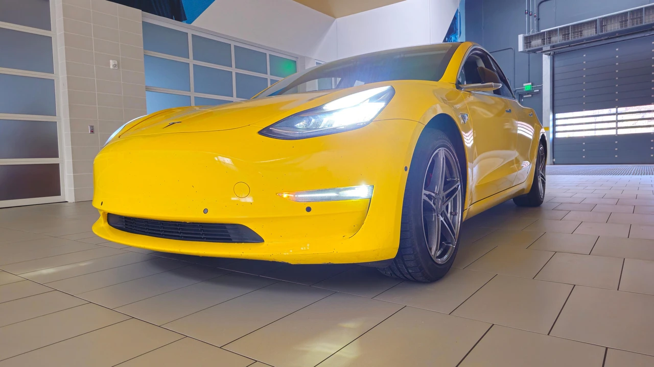 2018 Tesla Model 3 Performance - Image 8 of 31