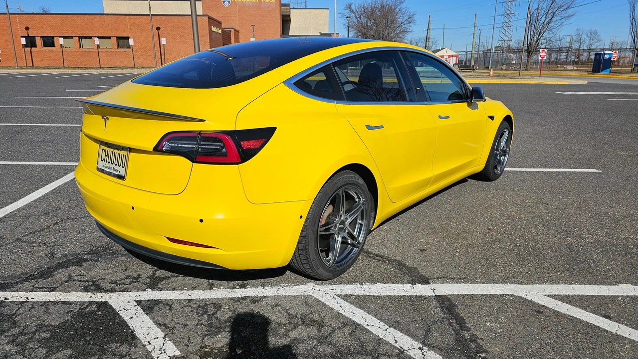 2018 Tesla Model 3 Performance - Image 29 of 31
