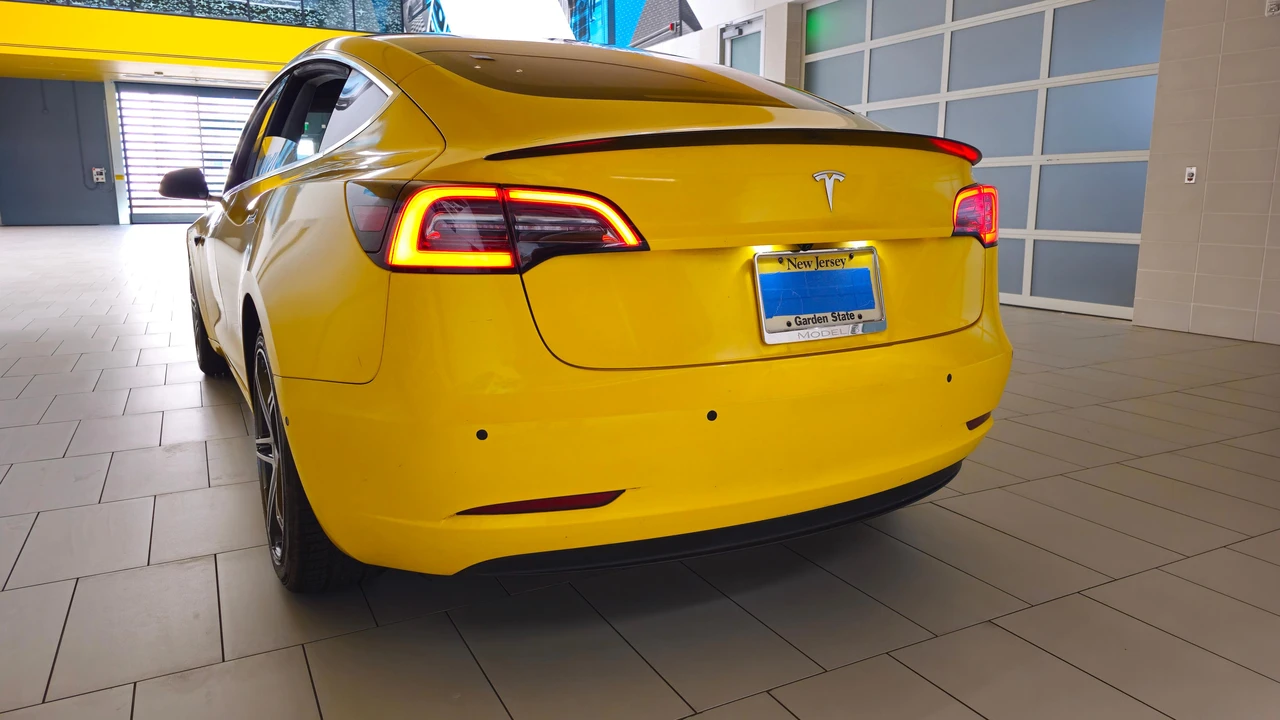 2018 Tesla Model 3 Performance - Image 20 of 31