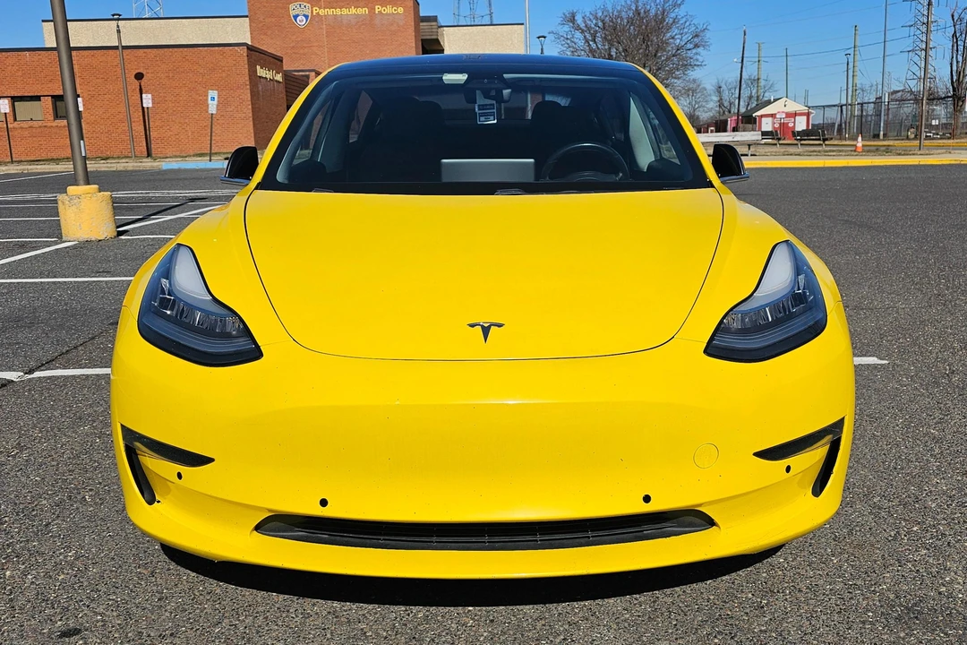 2018 Tesla Model 3 Performance - Image 2 of 31