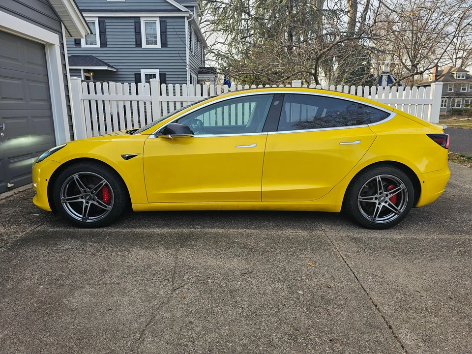 2018 Tesla Model 3 Performance - Image 13 of 31