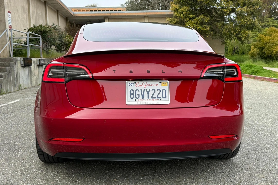 2018 Tesla Model 3 Performance - Image 5 of 31