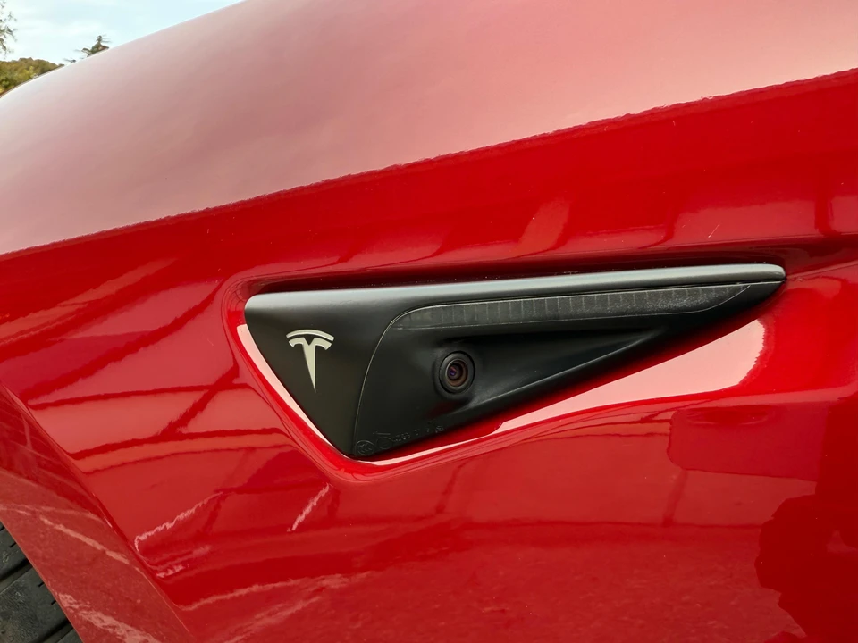2018 Tesla Model 3 Performance - Image 15 of 31