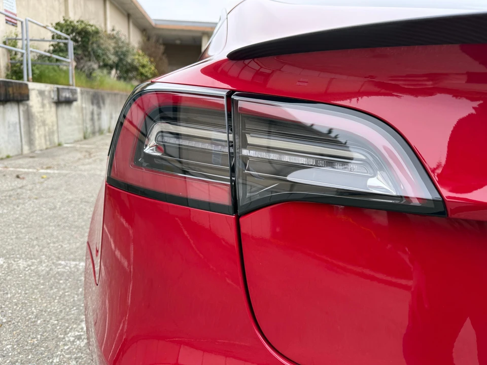 2018 Tesla Model 3 Performance - Image 25 of 31