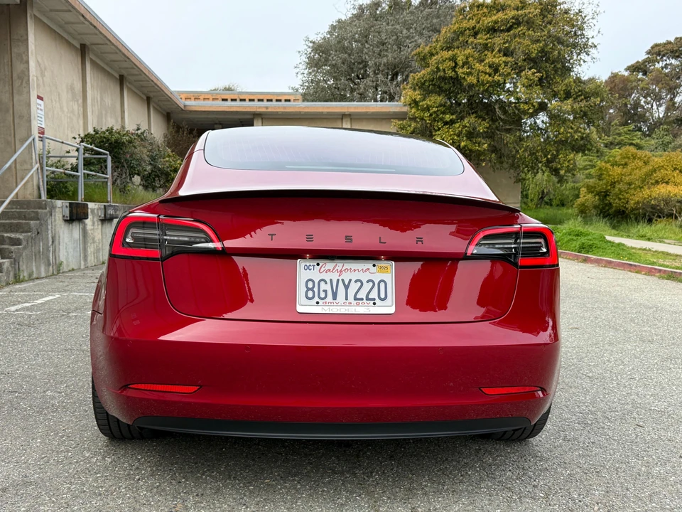 2018 Tesla Model 3 Performance - Image 9 of 31