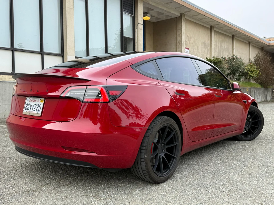 2018 Tesla Model 3 Performance - Image 10 of 31