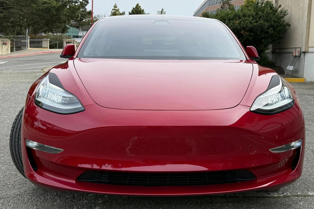 2018 Tesla Model 3 Performance - Image 2 of 31