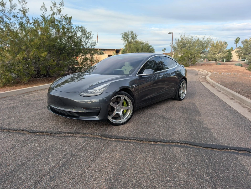 2018 Tesla Model 3 Performance - Image 8 of 31