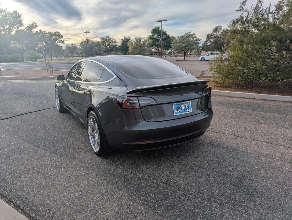 2018 Tesla Model 3 Performance - Image 12 of 31