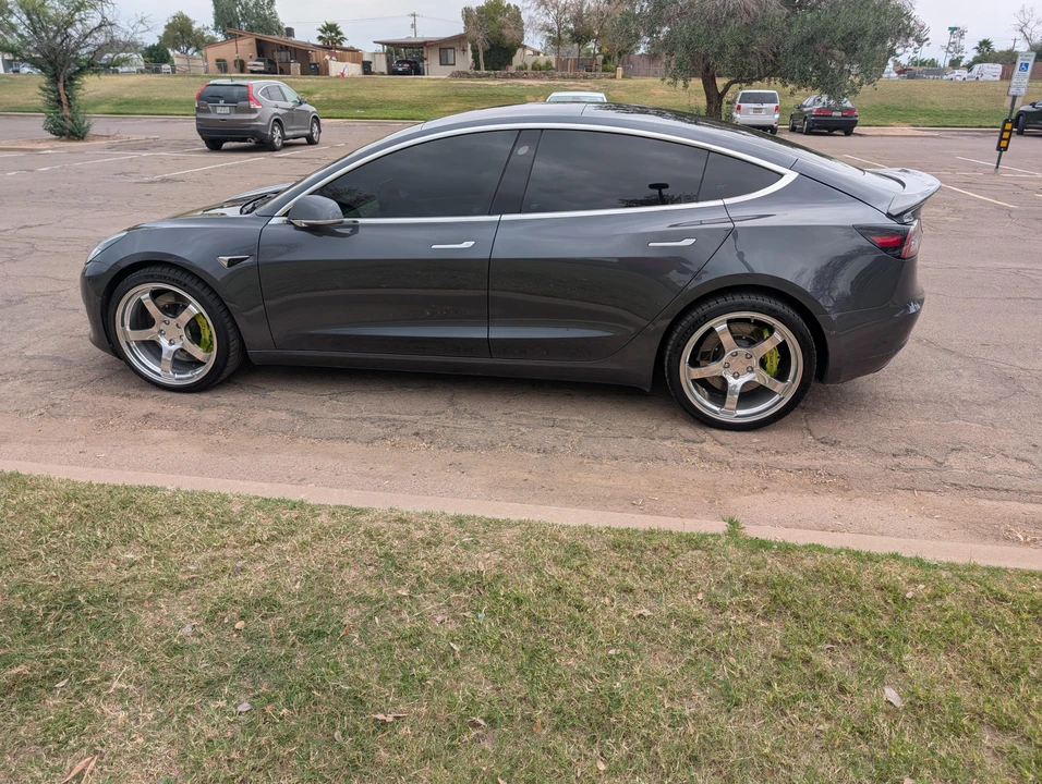 2018 Tesla Model 3 Performance - Image 10 of 31