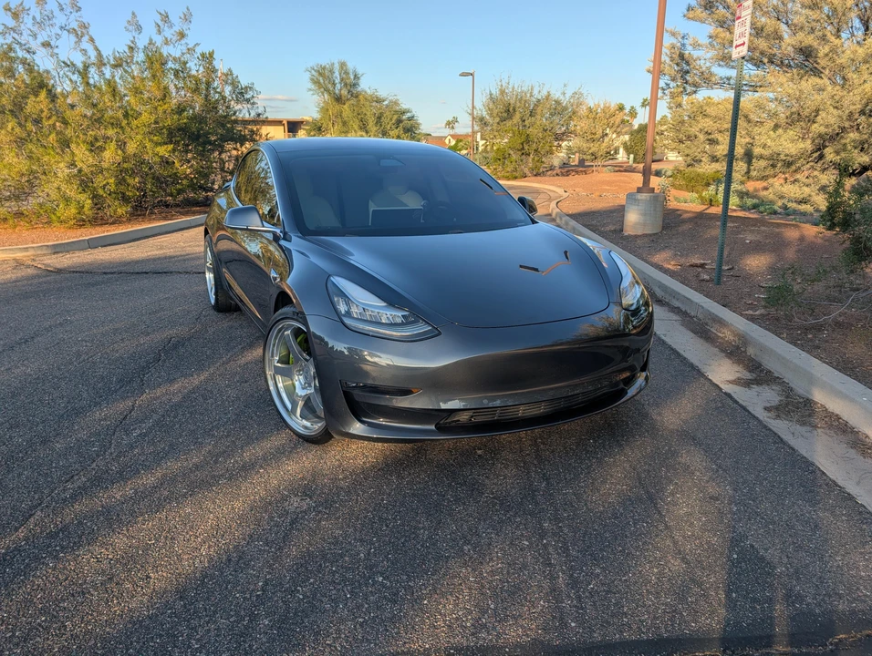 2018 Tesla Model 3 Performance - Image 17 of 31