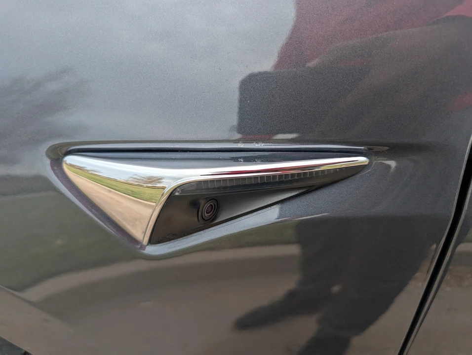 2018 Tesla Model 3 Performance - Image 23 of 31