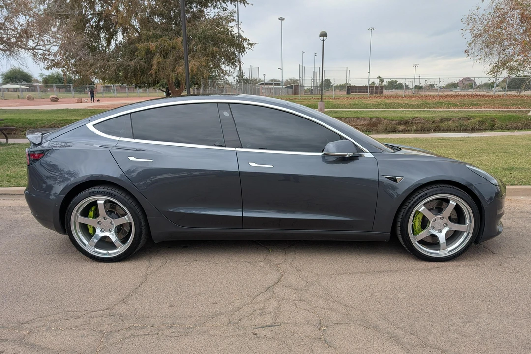 2018 Tesla Model 3 Performance - Image 3 of 31