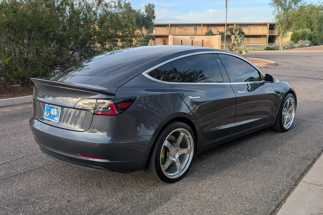 2018 Tesla Model 3 Performance - Image 4 of 31