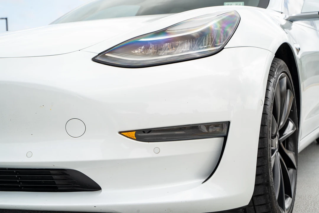2018 Tesla Model 3 Performance - Image 16 of 31