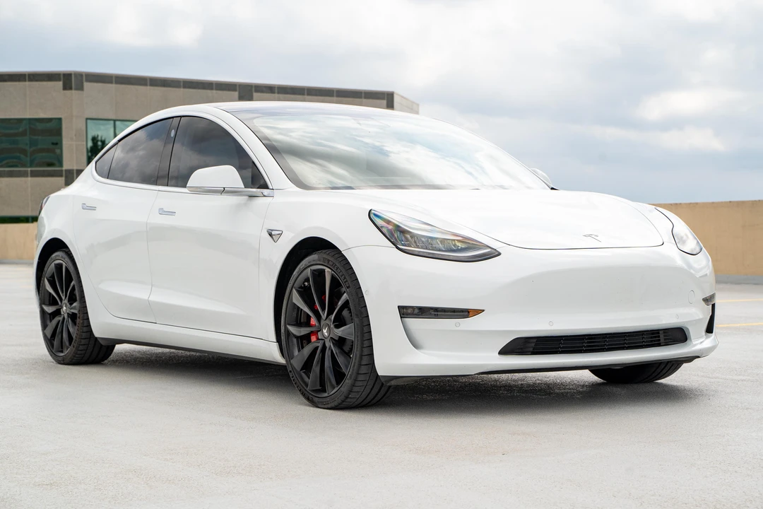 2018 Tesla Model 3 Performance - Image 8 of 31
