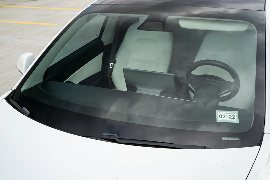 2018 Tesla Model 3 Performance - Image 12 of 31