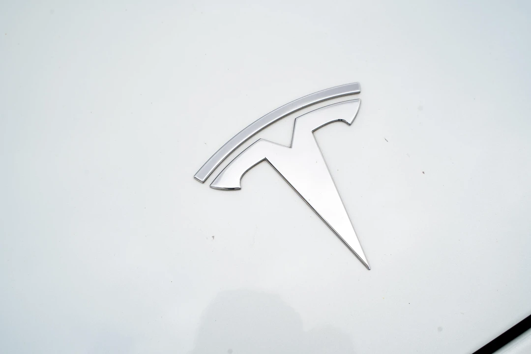 2018 Tesla Model 3 Performance - Image 13 of 31
