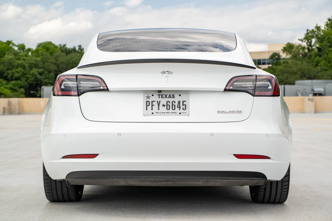 2018 Tesla Model 3 Performance - Image 5 of 31