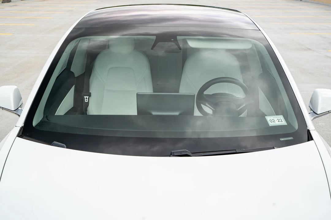 2018 Tesla Model 3 Performance - Image 10 of 31