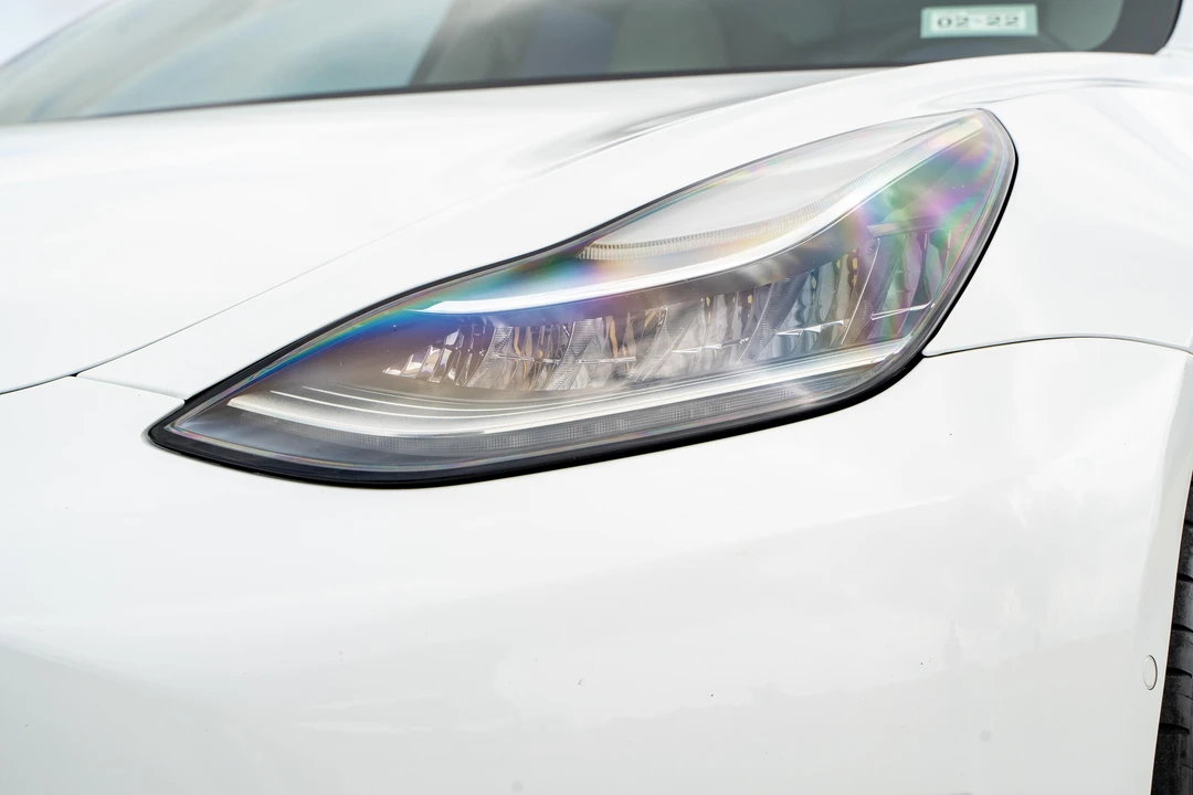 2018 Tesla Model 3 Performance - Image 17 of 31