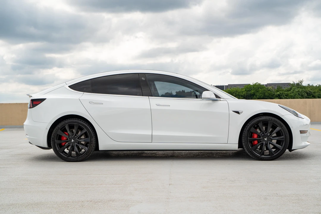 2018 Tesla Model 3 Performance - Image 3 of 31