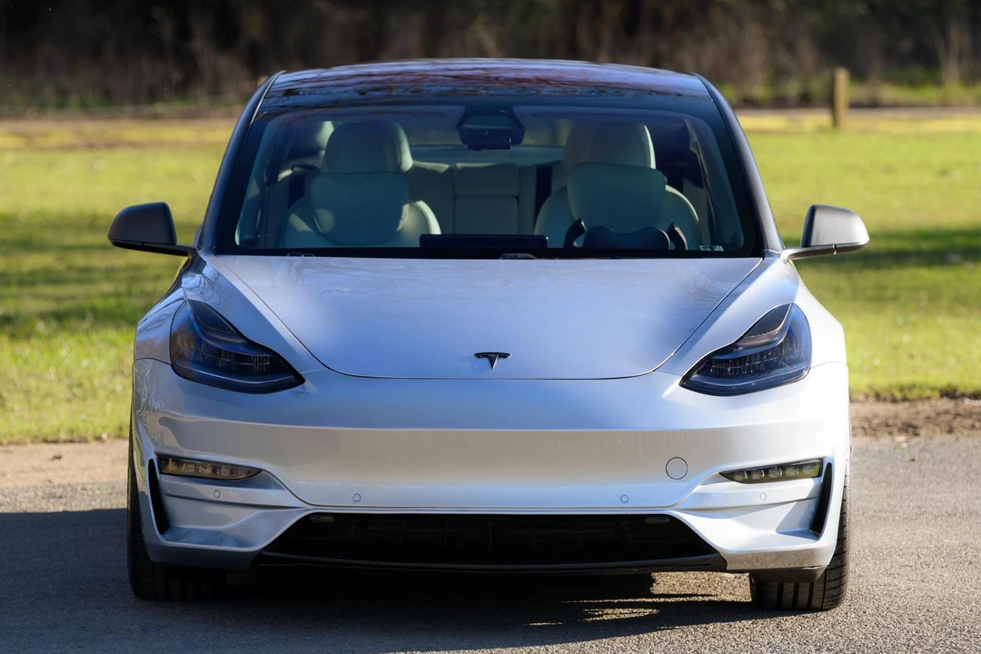 2018 Tesla Model 3 Performance - Image 2 of 31