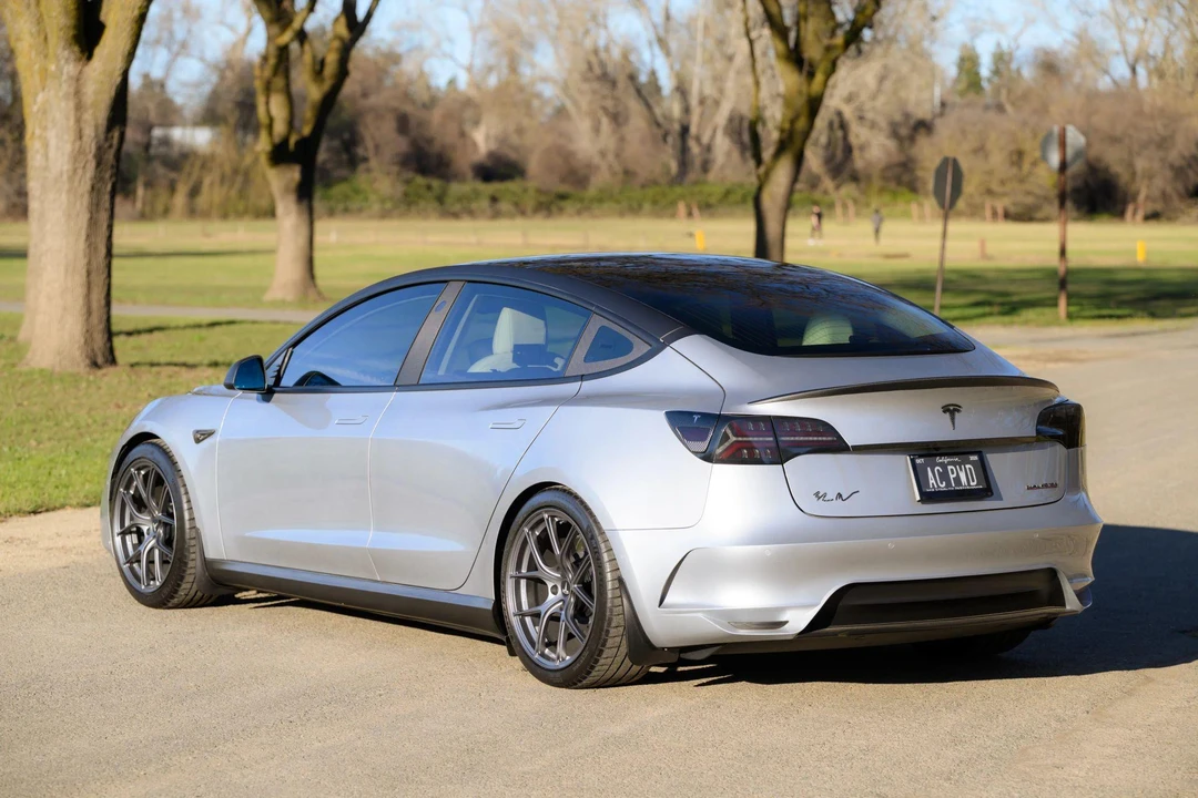 2018 Tesla Model 3 Performance - Image 12 of 31