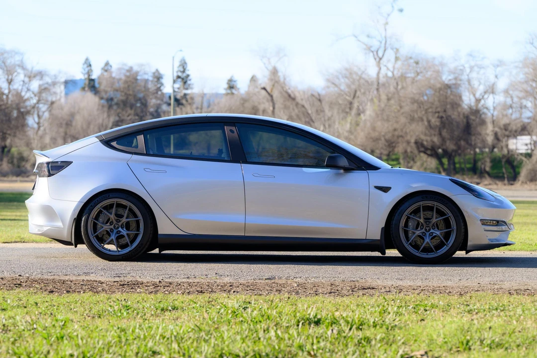 2018 Tesla Model 3 Performance - Image 3 of 31