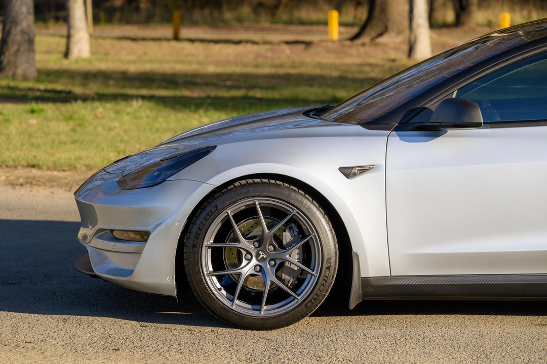 2018 Tesla Model 3 Performance - Image 19 of 31