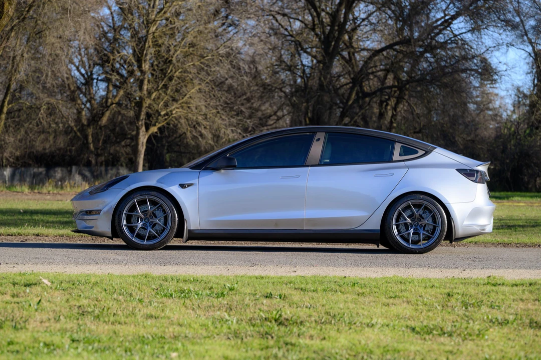 2018 Tesla Model 3 Performance - Image 10 of 31