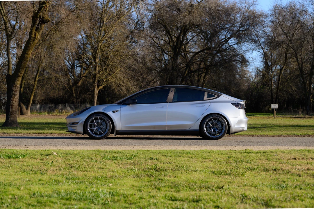 2018 Tesla Model 3 Performance - Image 9 of 31