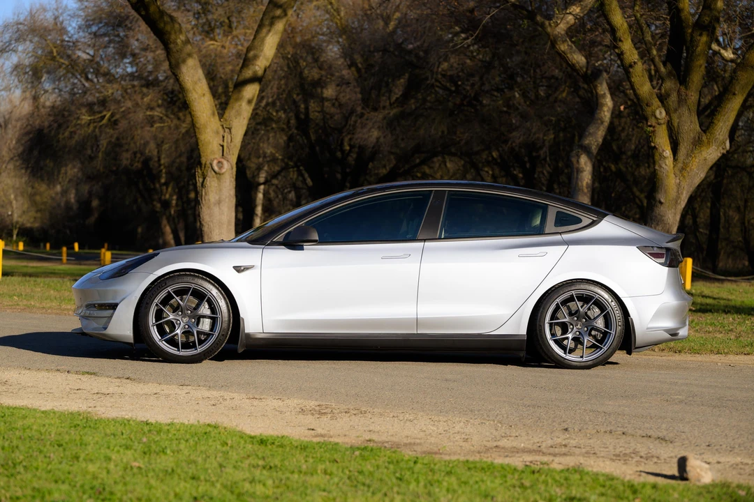 2018 Tesla Model 3 Performance - Image 11 of 31