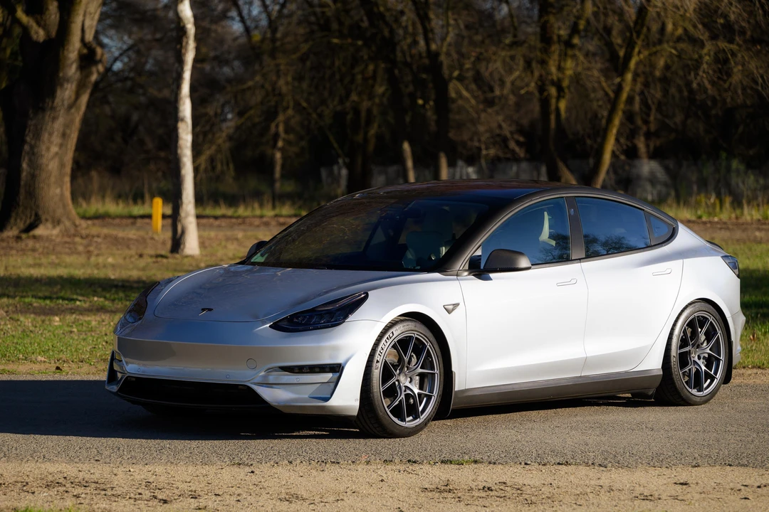 2018 Tesla Model 3 Performance - Image 7 of 31