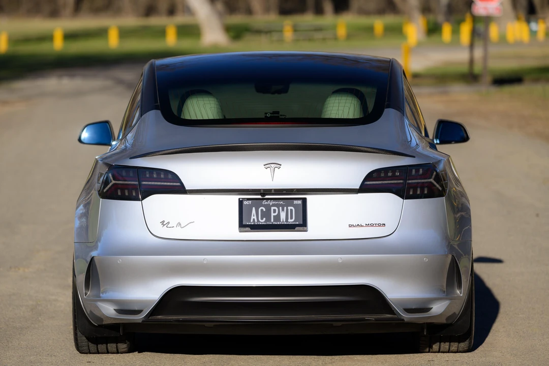2018 Tesla Model 3 Performance - Image 13 of 31
