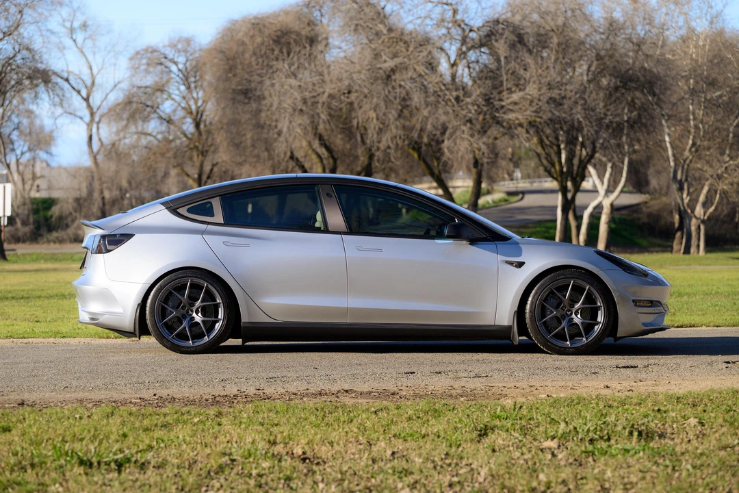 2018 Tesla Model 3 Performance - Image 15 of 31