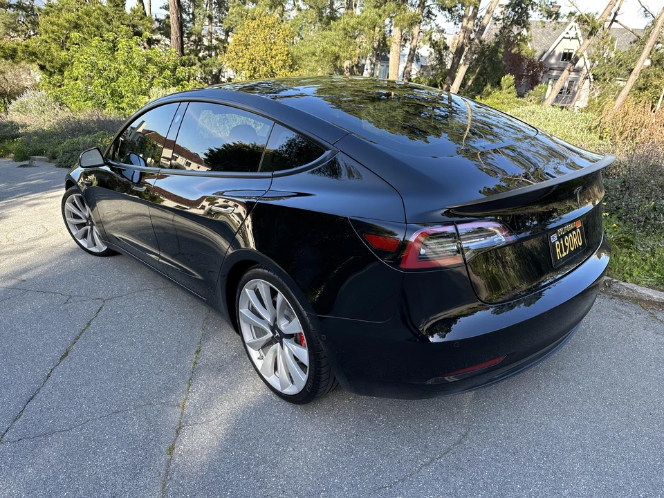 2018 Tesla Model 3 Performance - Image 10 of 31