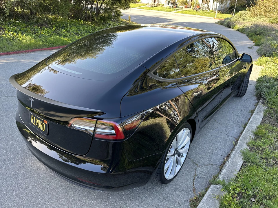 2018 Tesla Model 3 Performance - Image 16 of 31