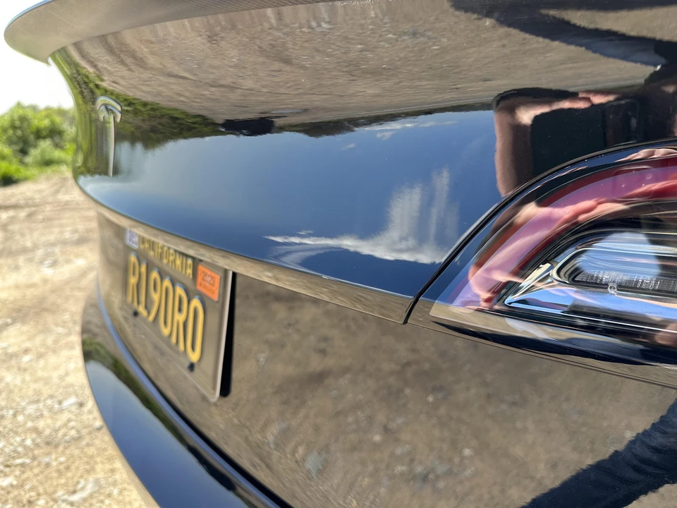2018 Tesla Model 3 Performance - Image 23 of 31