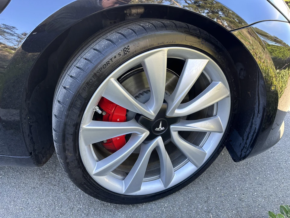 2018 Tesla Model 3 Performance - Image 27 of 31