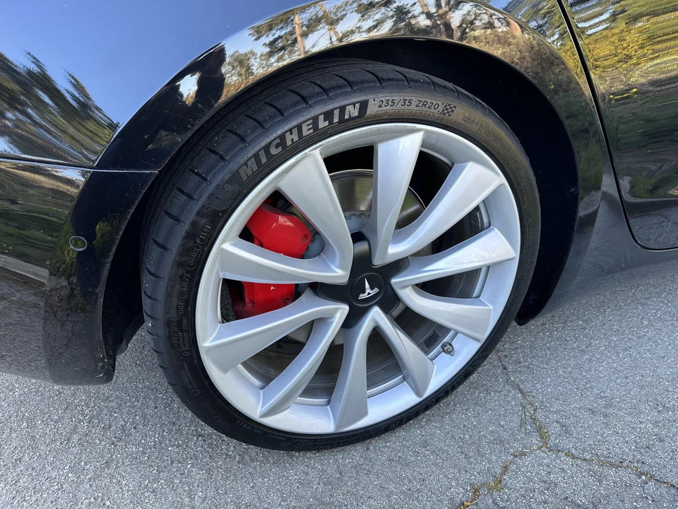 2018 Tesla Model 3 Performance - Image 26 of 31