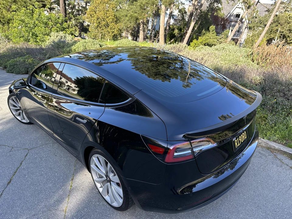 2018 Tesla Model 3 Performance - Image 9 of 31