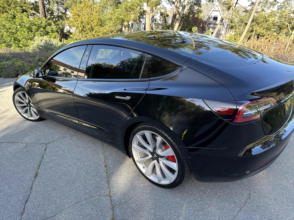2018 Tesla Model 3 Performance - Image 8 of 31
